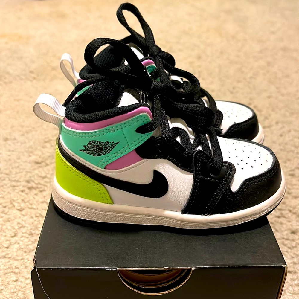 Jordan 1 Mid Toddler Glow